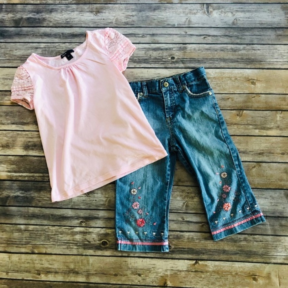 Girls cute or shirt & capris! Size 6/7